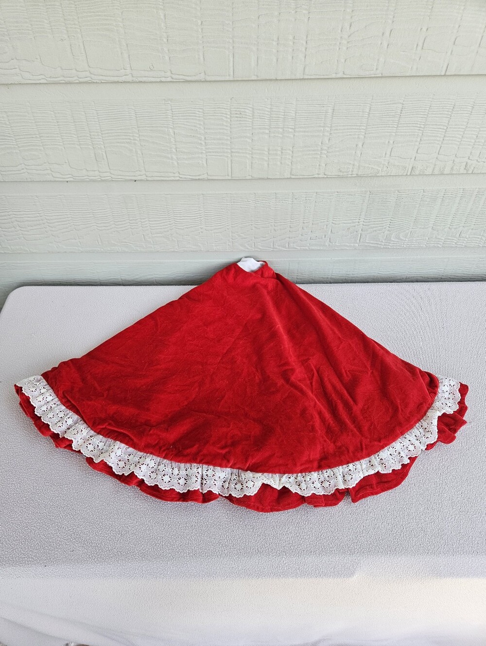 VTG Red Velvet Christmas Tree Skirt White Lace Ruffle Holiday Decor 45" Diameter